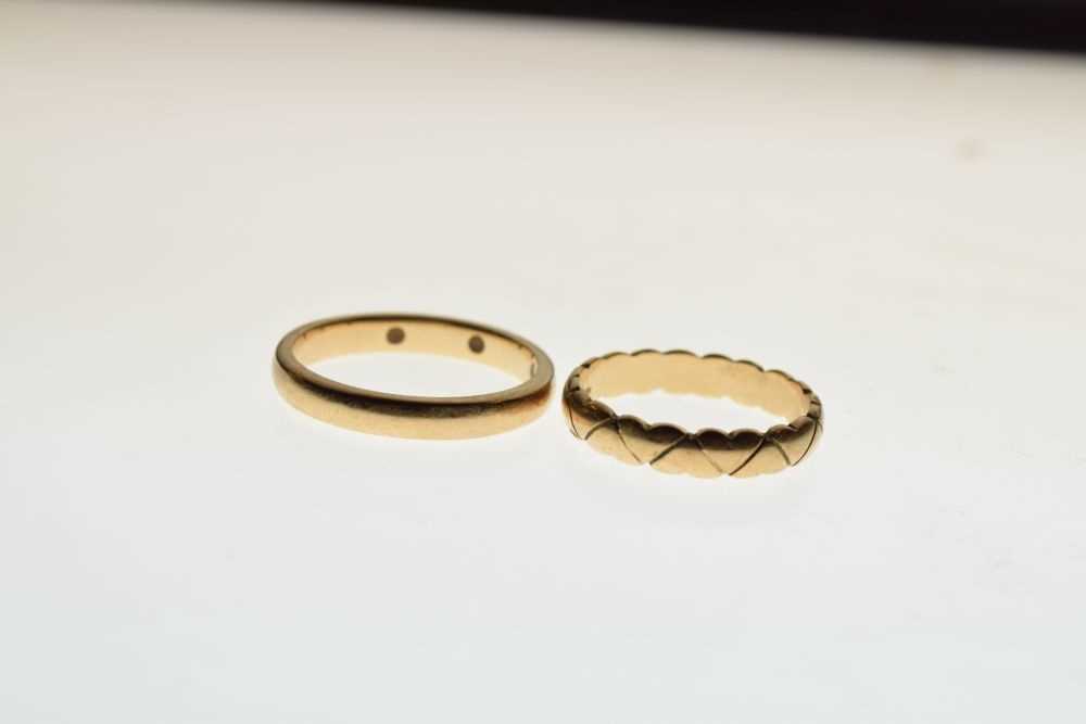 Two 9ct gold wedding bands - Image 3 of 5