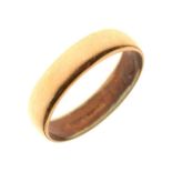 18ct gold wedding band