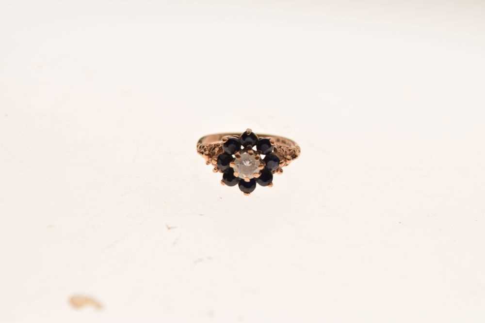 9ct gold cluster ring - Image 2 of 6