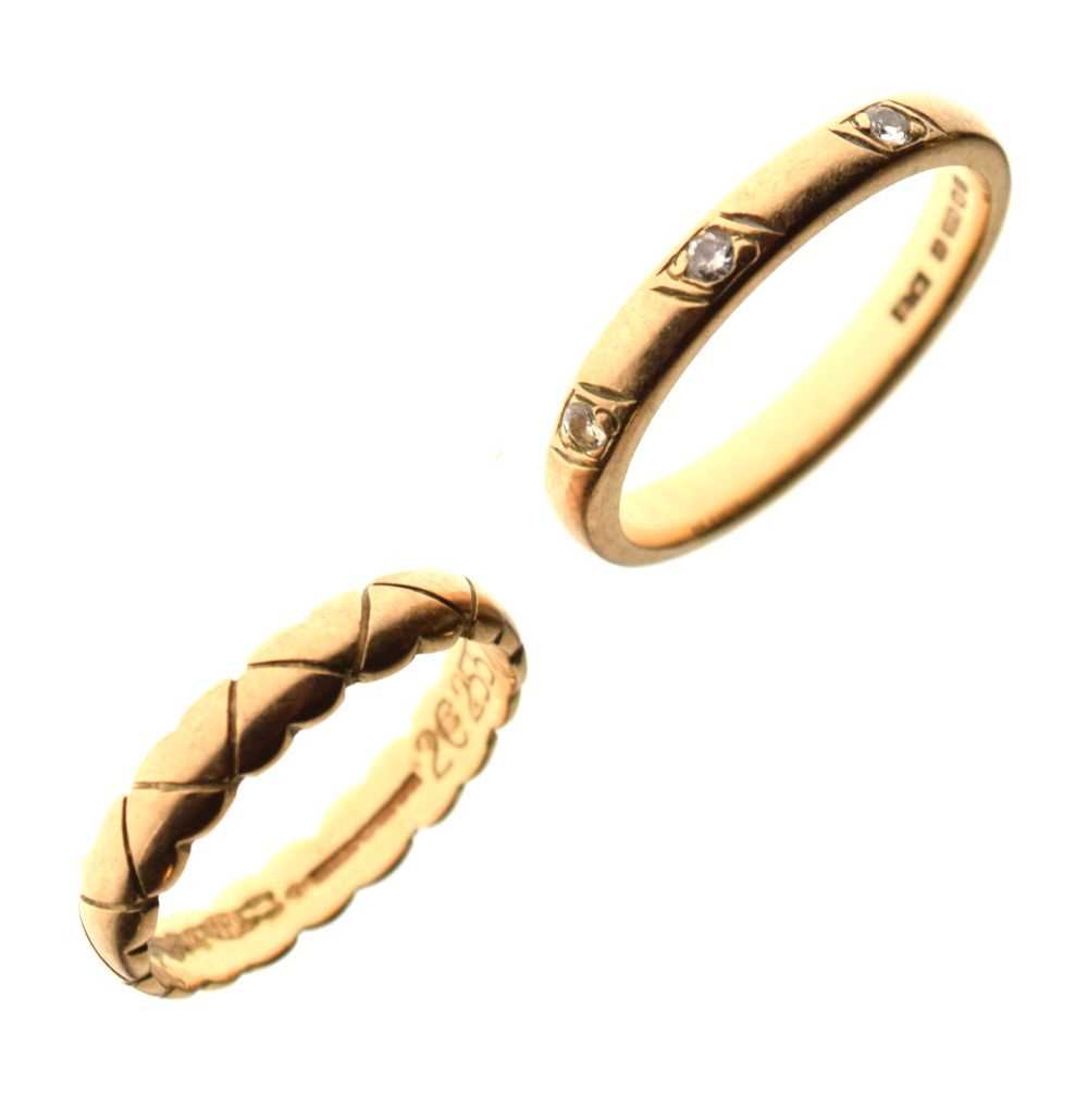 Two 9ct gold wedding bands