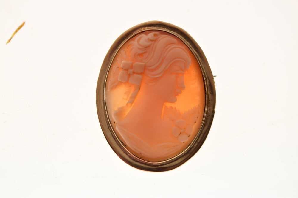 Unmarked yellow metal cameo brooch - Image 2 of 3