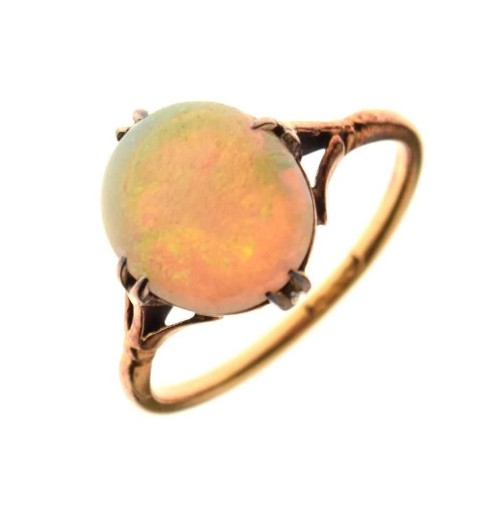 18ct gold opal single stone ring
