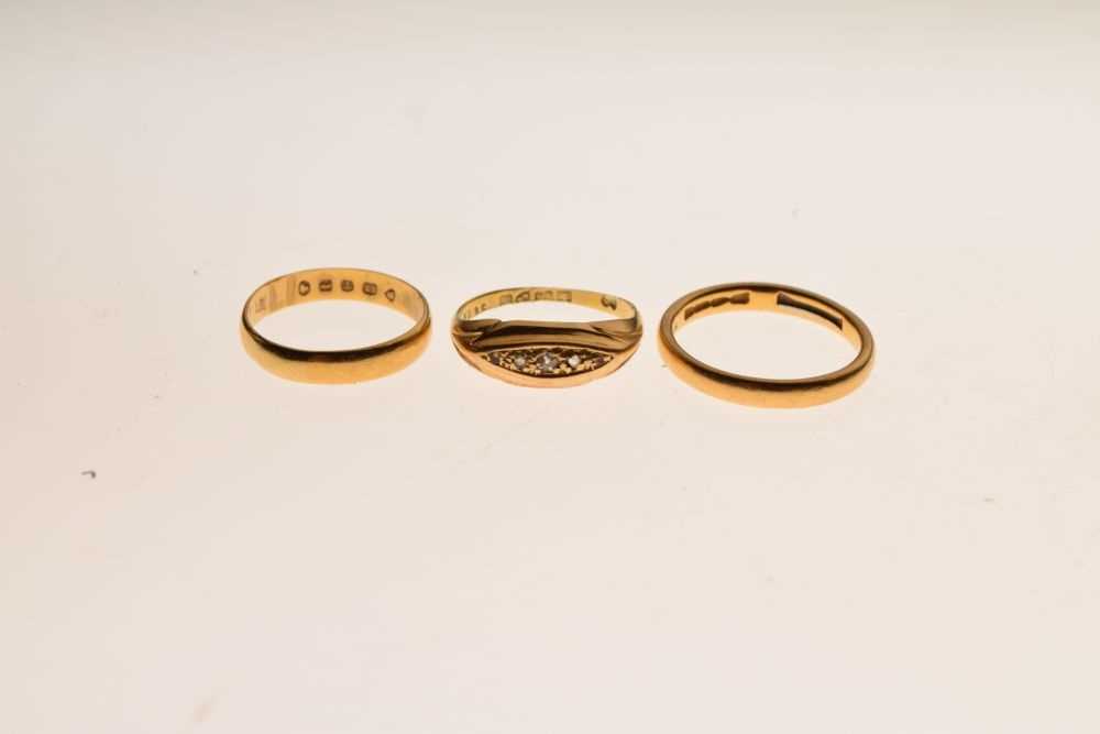 Two 22ct gold wedding bands, and an 18ct five-stone diamond ring - Image 2 of 5