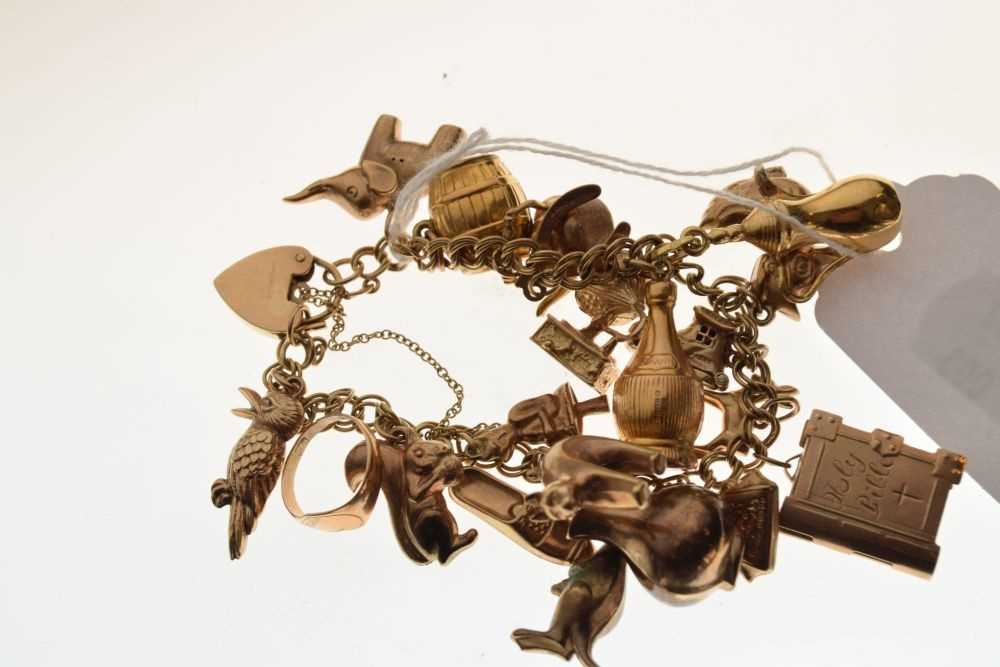 9ct gold charm bracelet - Image 6 of 6