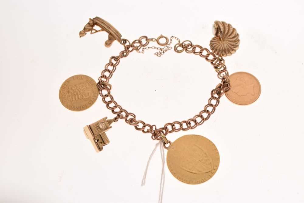9ct gold charm bracelet - Image 2 of 5