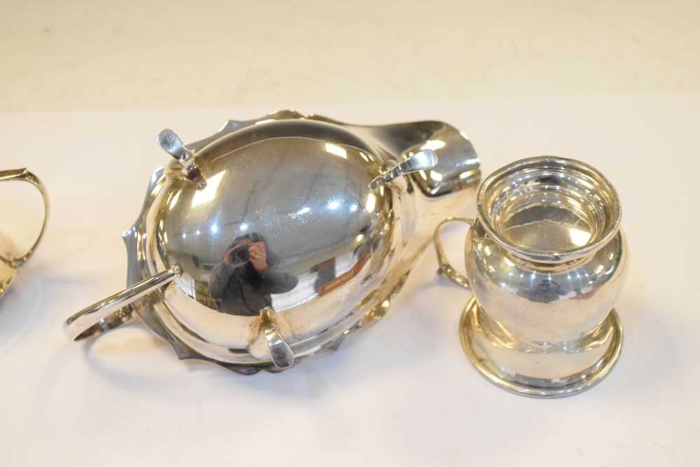 George V silver sauce boat, an Edward VII silver cream jug, and a George V silver christening mug - Image 2 of 3