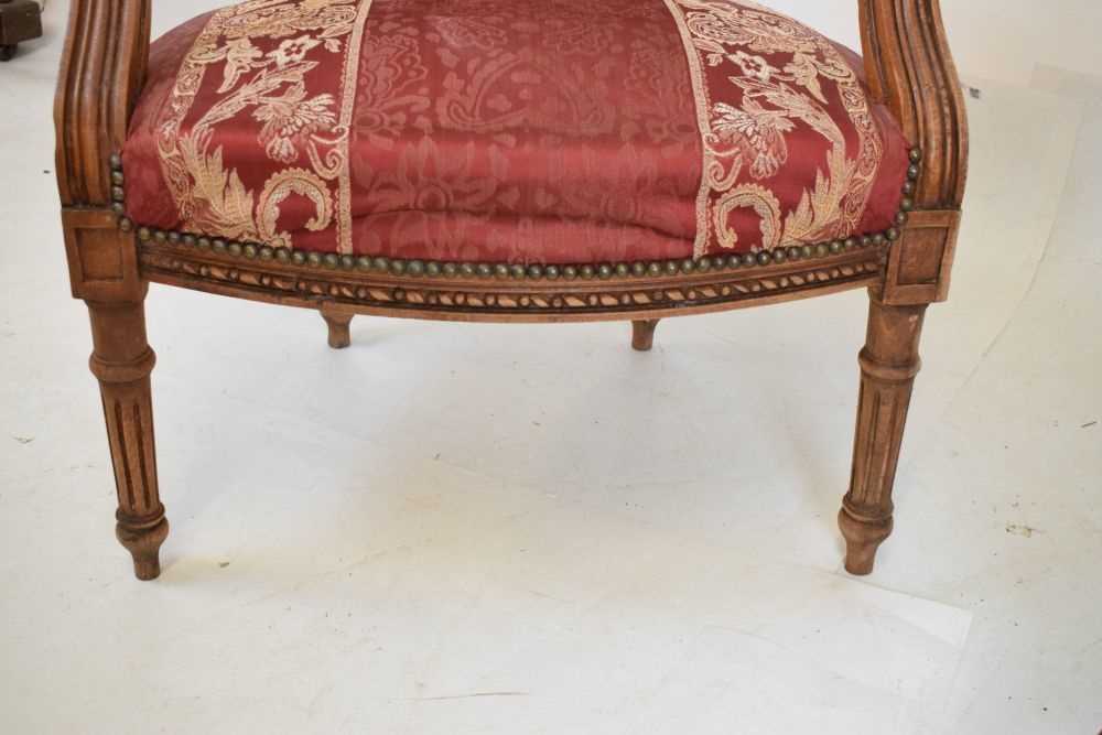 Pair of French style fauteuil chairs - Image 6 of 6
