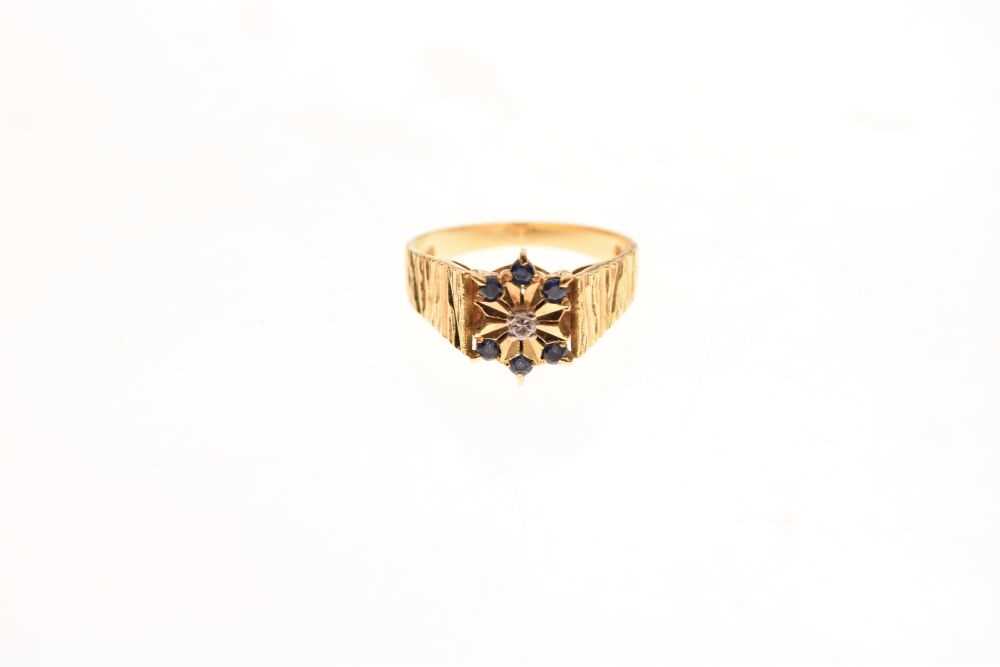18ct gold cluster ring - Image 2 of 6