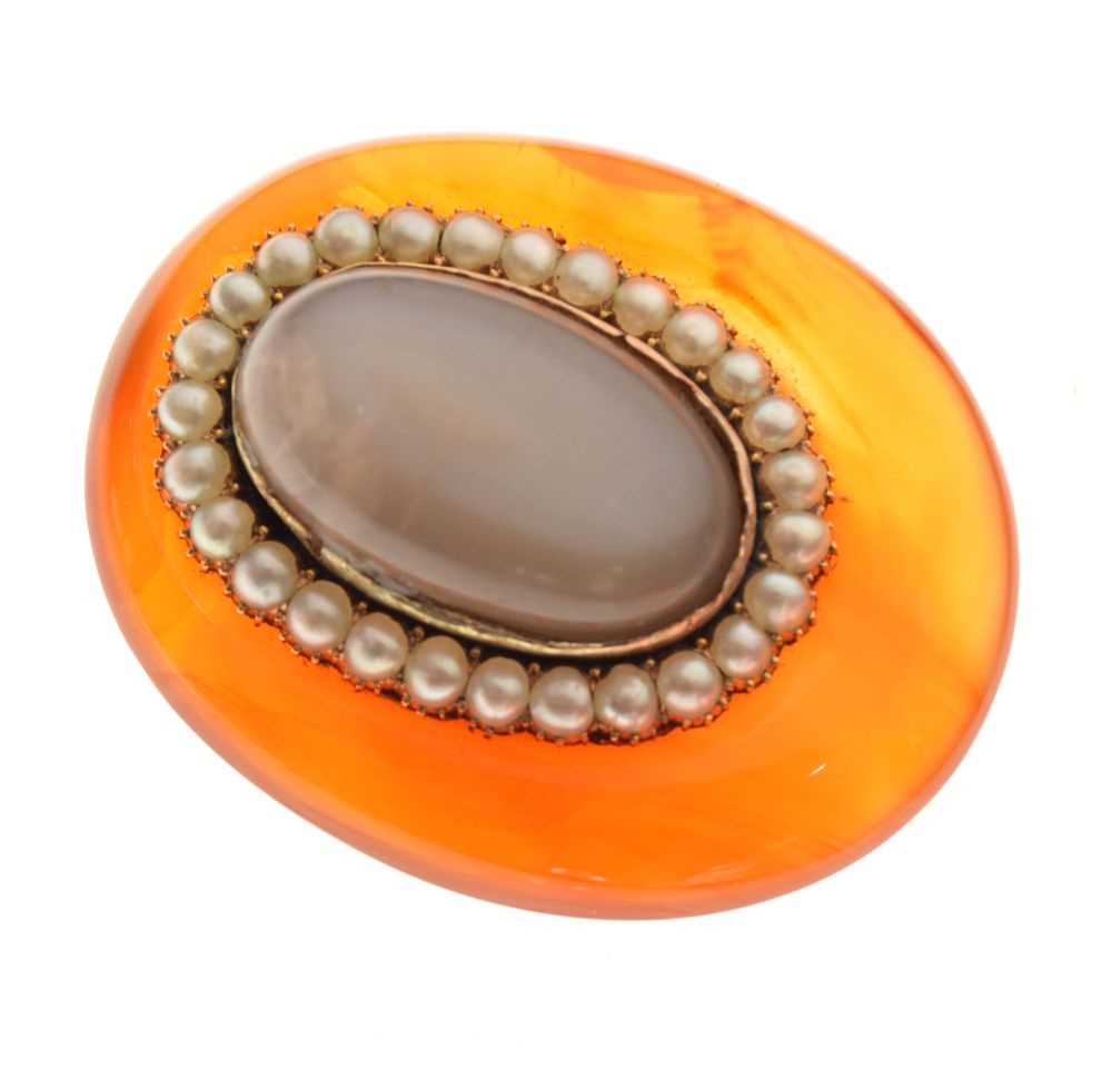 Victorian oval agate brooch