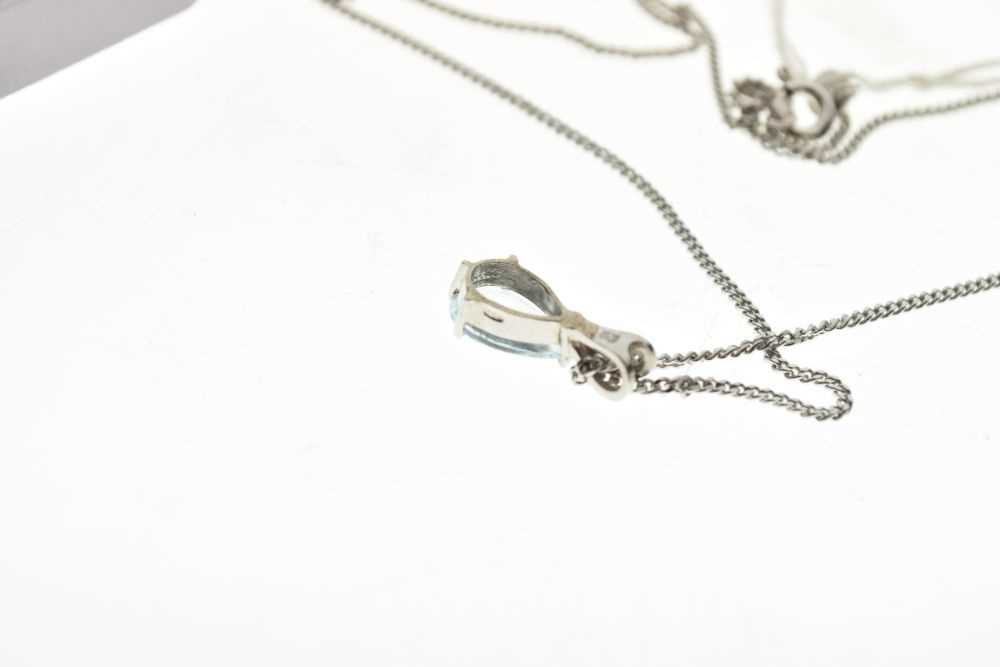 9ct white gold and aquamarine pendant - Image 4 of 5