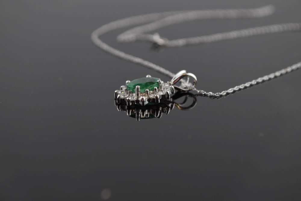 Emerald and diamond cluster pendant - Image 4 of 16