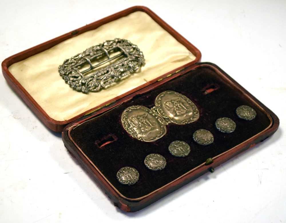 Cased matched set of six Edwardian silver buttons and two piece buckle