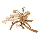 Cultured pearl set brooch