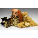 Mixed quantity of Steiff and other plush toys