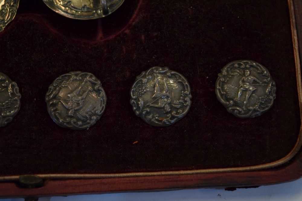 Cased matched set of six Edwardian silver buttons and two piece buckle - Image 3 of 8