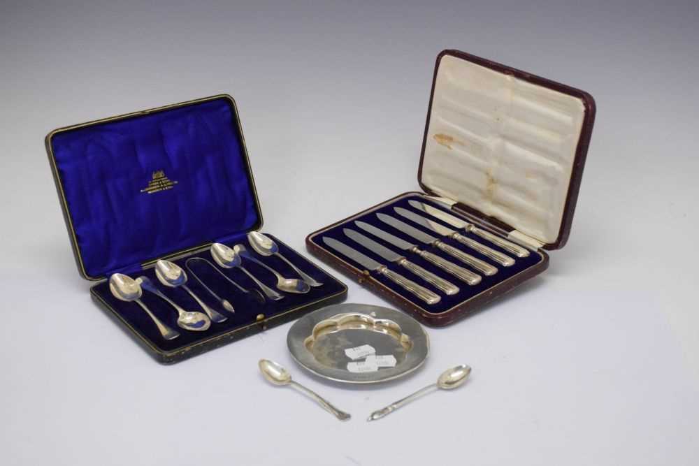 Cased set of six George V silver Old English pattern tea-spoons and tongs, etc - Image 2 of 8