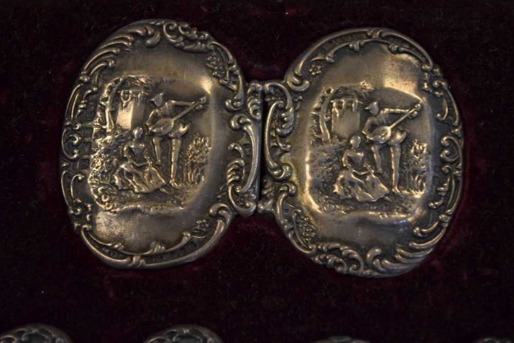 Cased matched set of six Edwardian silver buttons and two piece buckle - Image 8 of 8