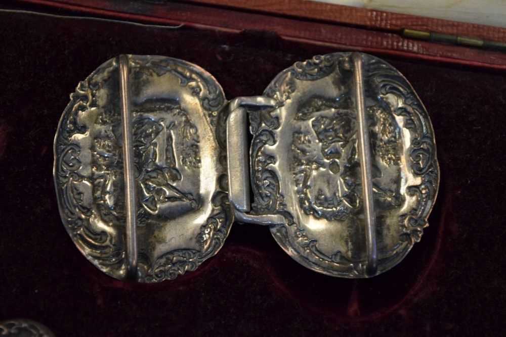 Cased matched set of six Edwardian silver buttons and two piece buckle - Image 4 of 8