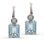 118kt white gold and aquamarine leverback earrings signed Giodoro Milano weight 6,5 cm