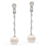 18kt white gold, diamond and cultured pearl pendant earrings weight 8,6 gr.