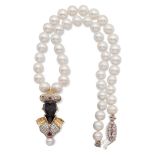 One strand of cultured pearls necklace with pendant weight 78,4 gr.