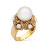 18kt yellow gold with cultured pearl and diamond ring French marks weight 13,6 gr.