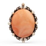 Antique pendant in pink cabochon cut coral early 20th century weight 33,6 gr.