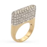 18kt two color gold and diamond geometric pattern ring 1970/80s weight 13,6 gr