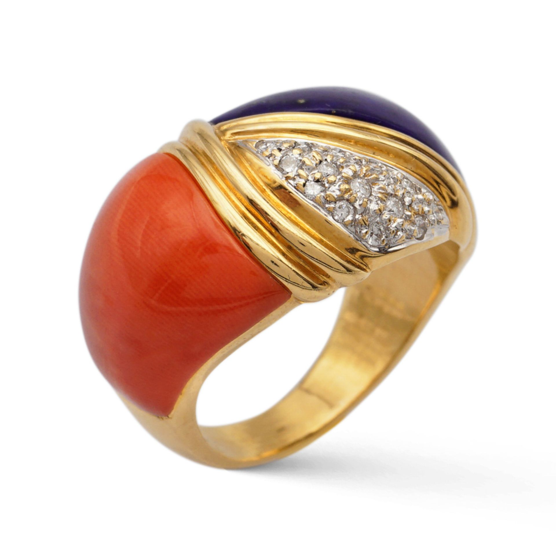 18kt yellow gold, coral, blue enamel and diamond ring 1970/80s weight 11,4 gr.