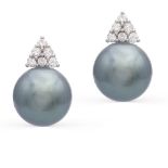 18kt white gold, Tahiti pearls and diamond lobe earrings weight 10,5 gr.