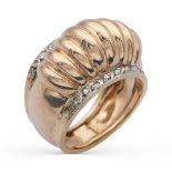 Rose gold and platinum bombe' ring 1940/50s weight 15,6 gr