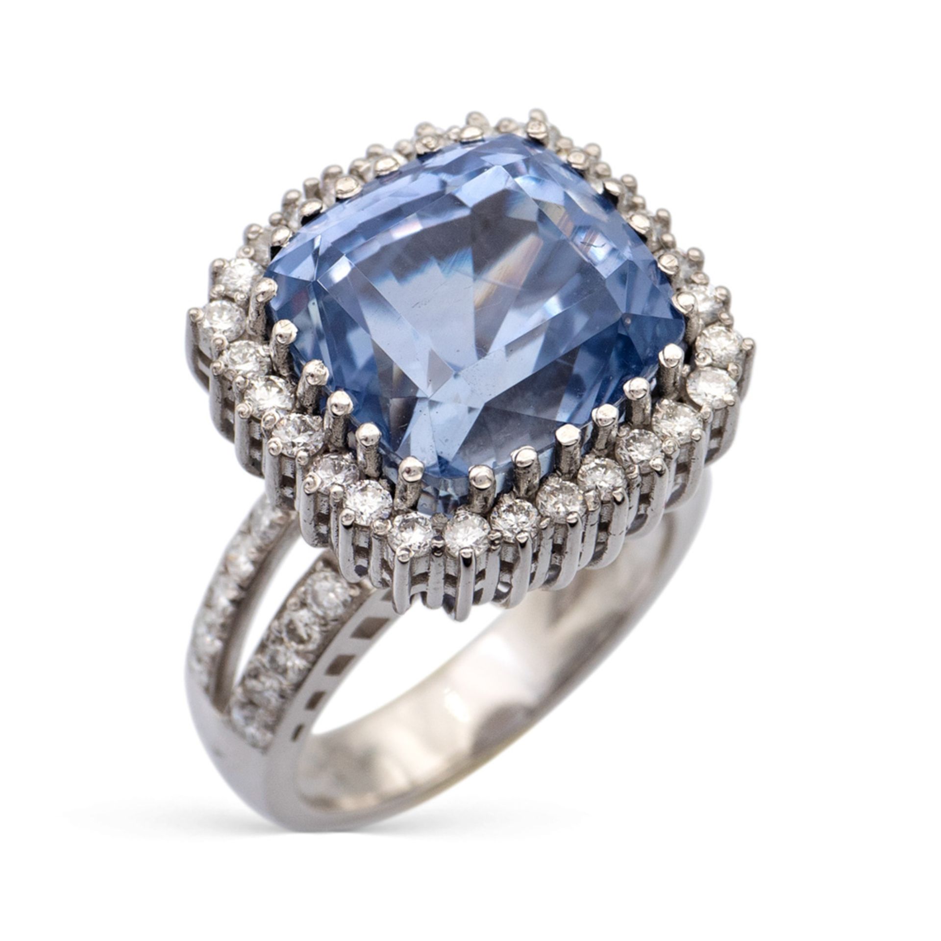 Platinum and natural sapphire 18,84 ct ring weight 17,2 gr.