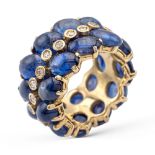 18kt yellow gold, sapphires and diamonds ring weight 15,5 gr.