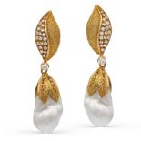 18kt yellow gold, diamond and baroque pearls pendant earrings weight 26,8 gr.