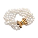 Five strands of cultured pearls bracelet weight 72,4 gr.