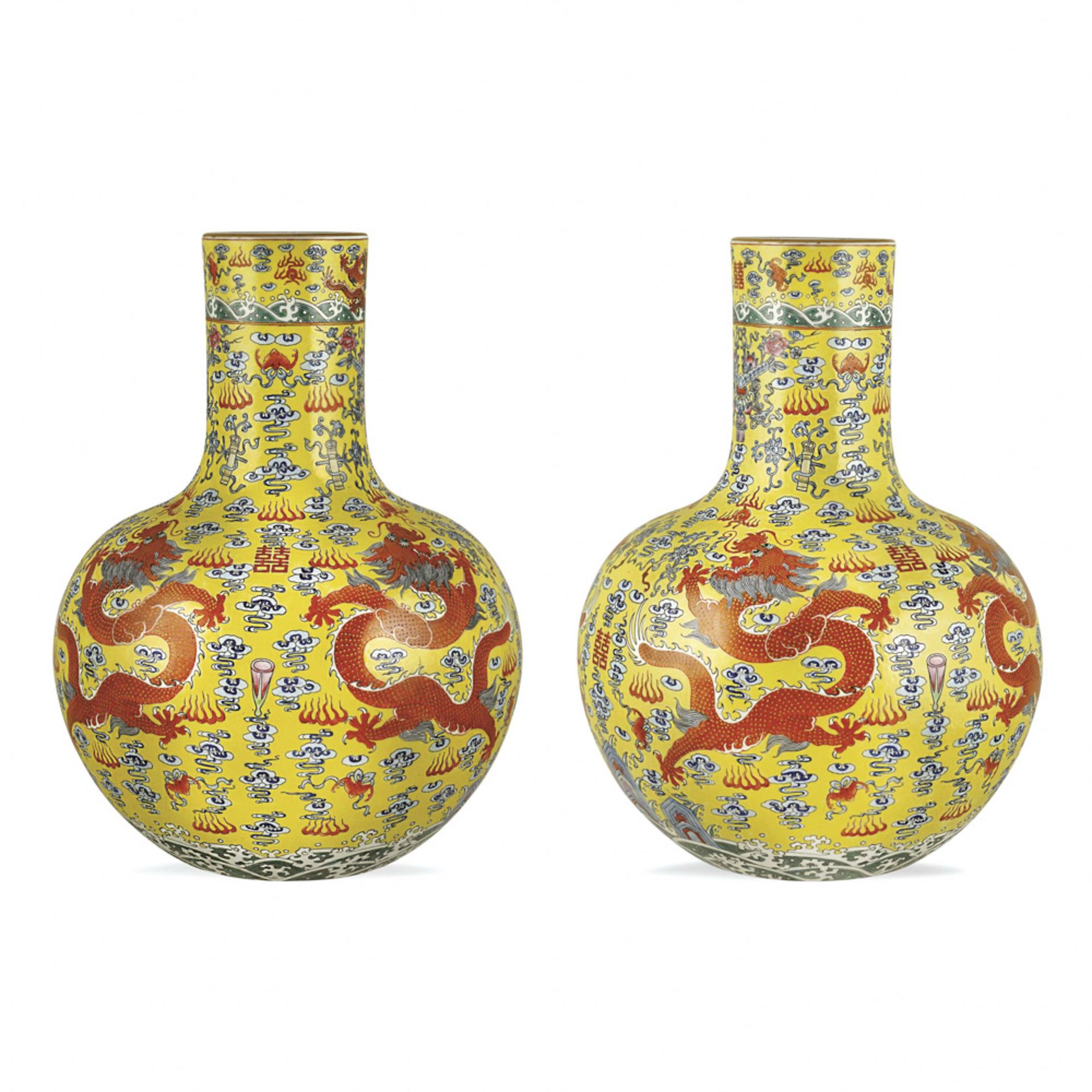 Pair of rose family porcelain vases, China Qing dinasty Tongzhi mark and period (1862 - 1874) h. 42