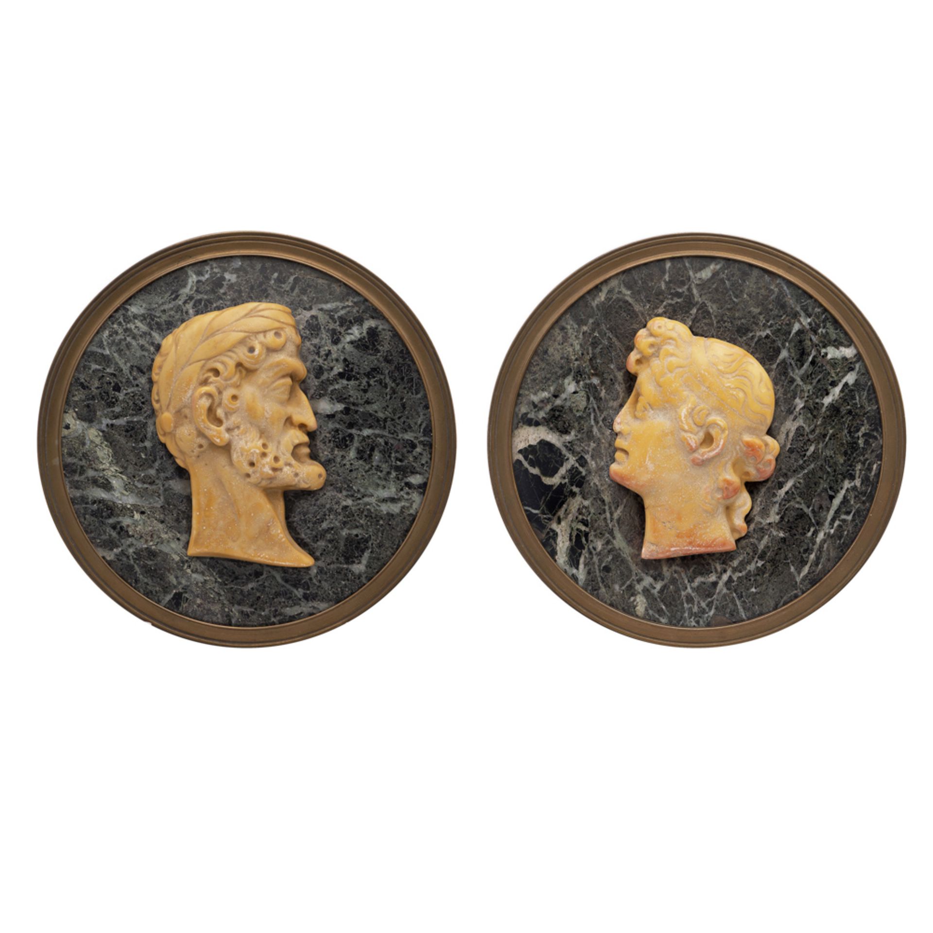 Pair of circular marble plaques Rome, 19th century diam. 17,5 cm