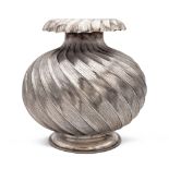 Mario Buccellati, silver vase weight 1843 gr.