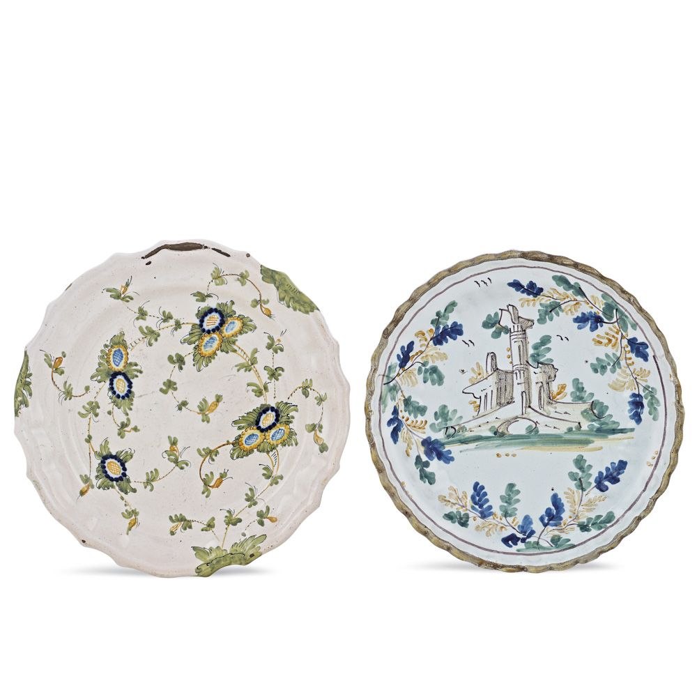 Two polychrome mojolica plates Italy, 19th century d. 23-23,5 cm.