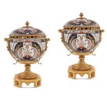 Pair of Imari porcelain and gilt bronze potiches 19th century 28x20x20 cm.