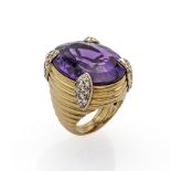 18kt yellow gold cocktail ring with amethyst