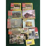 Collection of boxed HO/OO plastic model kits to include Heljan, Atlas and Pola buildings and