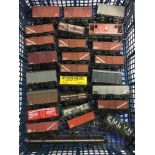 Tray of OO gauge rolling stock by various manufacturers (26). Generally Excellent condition.