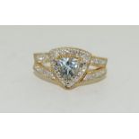 9ct gold ladies aquamarine and diamond chip ring size O 4g