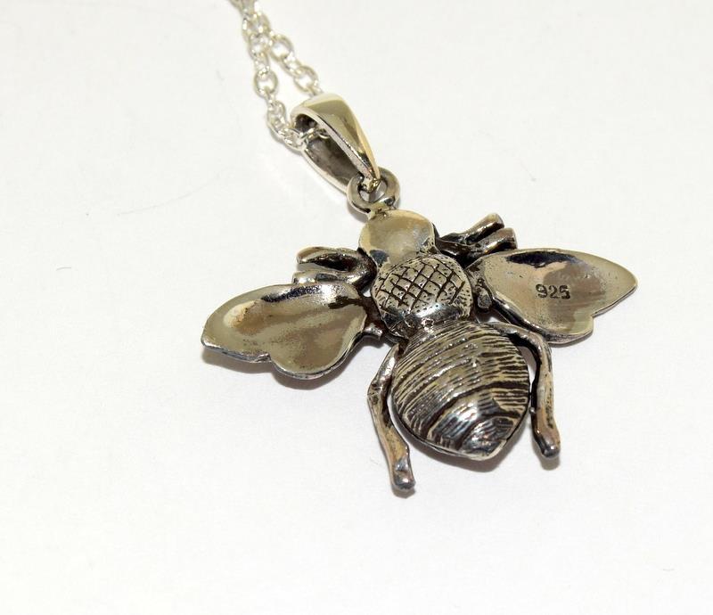 Silver articulated Bee pendant necklace - Image 3 of 4
