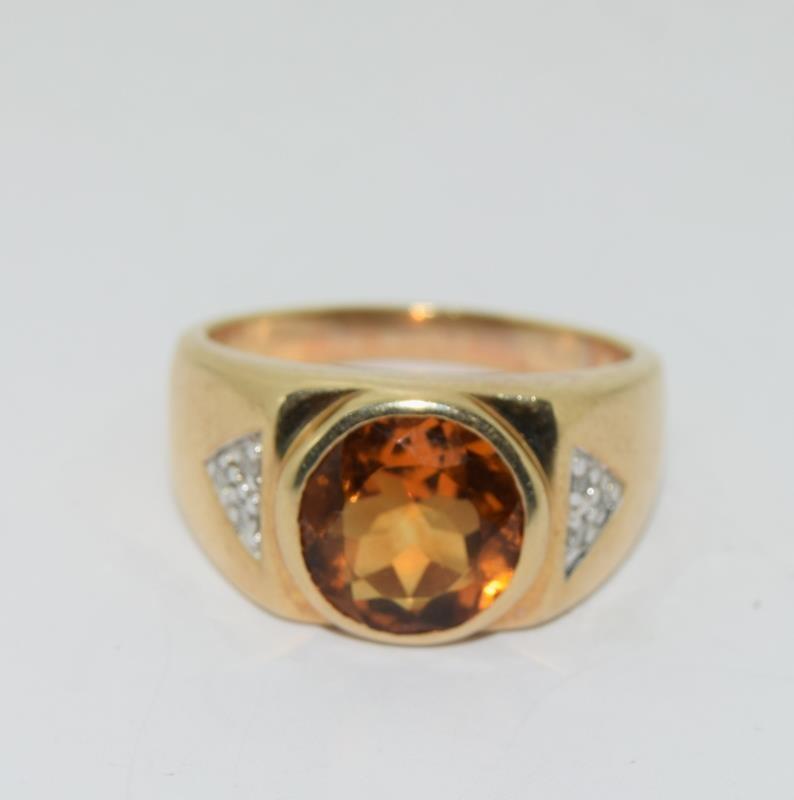 9ct Gold Gent's Signet Ring, with Amber Central Stone and Diamond Chip Shoulders. Size S