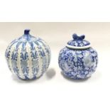 2 large oriental blue and white China jars with lids, 30x25cm