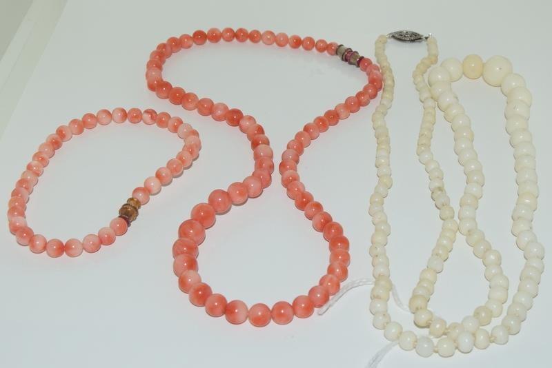 A long vintage strand of natural angel skin coral beads - 28 grams together with a necklace and