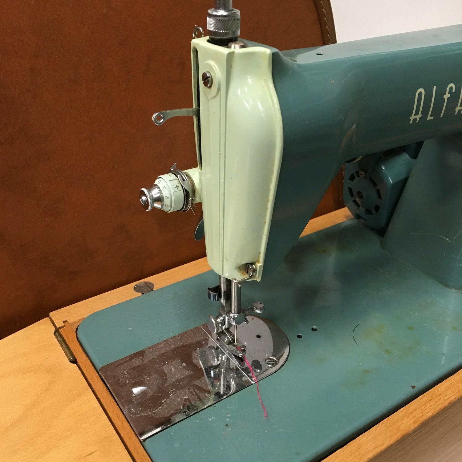 Sew-Tric Alfa electric sewing machine with carry case - Image 3 of 4