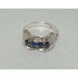 18ct White Gold Sapphire ring. Size K.